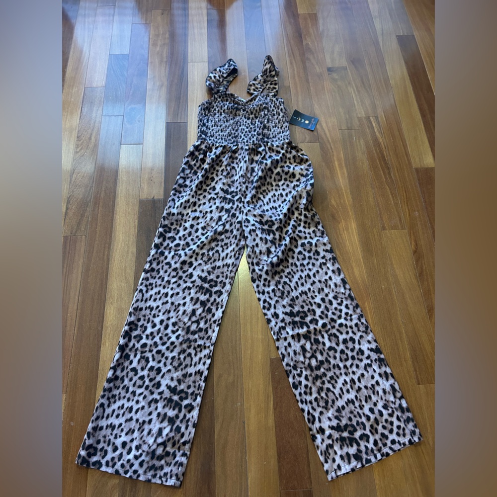 Three Girls Leopard print jumpsuit size M NWT